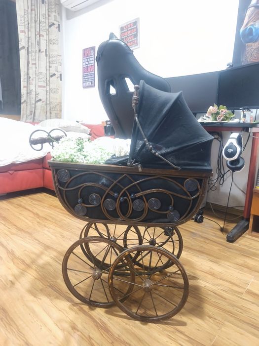 Голяма детска количка с нова порцеланова кукла