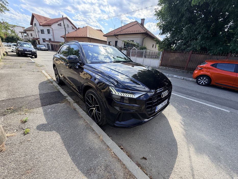 Audi Q8 S-line Black Edition