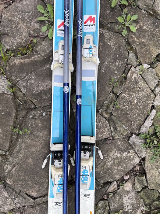Vand doua perechi se Sky una  Rossignol si o pereche Atomic GS