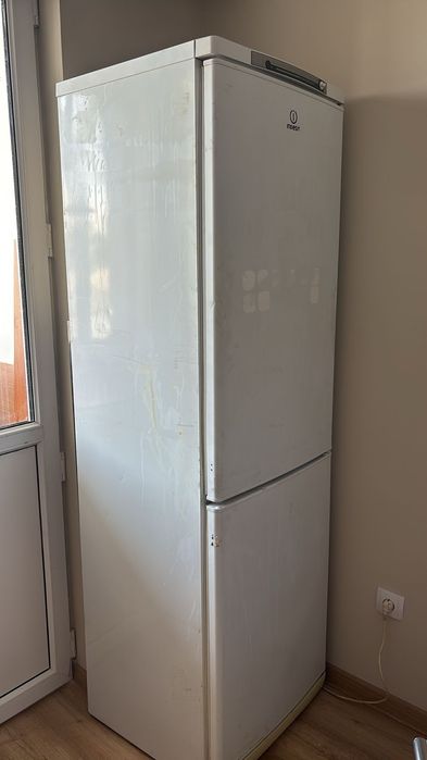 Продам рабочий холодильник