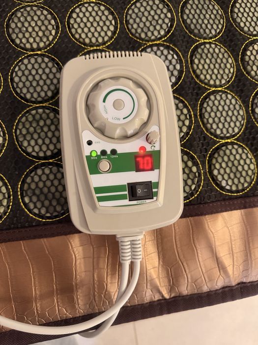 Saltea cu pietre de jad si turmalina