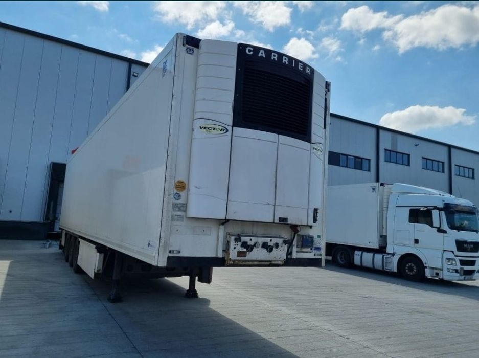 Se vinde 2 camioane si 2 semiremorci frigorifice