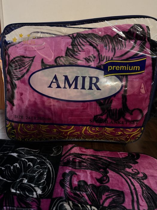 Set cuvertura de pat si fete de perna plus covorase de langa pat