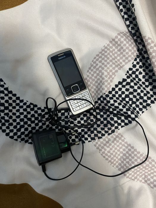 Nokia 6300 original + încărcător – stare bună