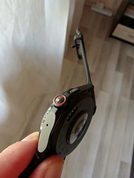 Продавам смарт часовник TicWatch Pro 5 – Като нов!