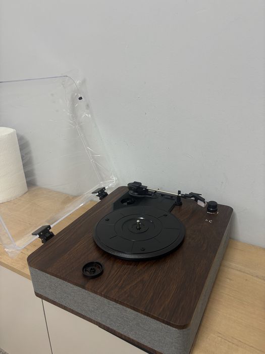 Виниловый проигрыватель