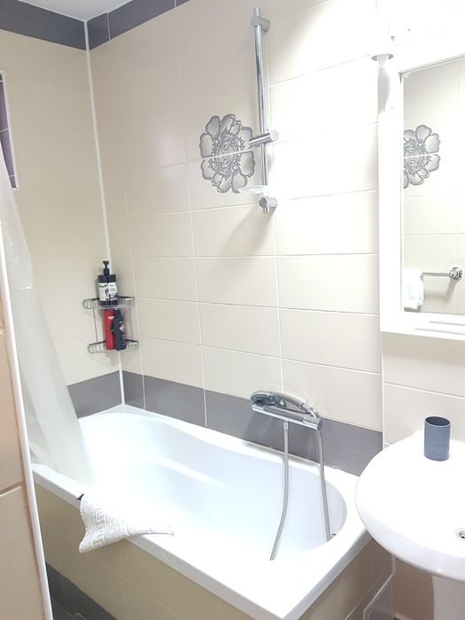 Inchiriez apartament regim hotelier. Cazare Toplita.