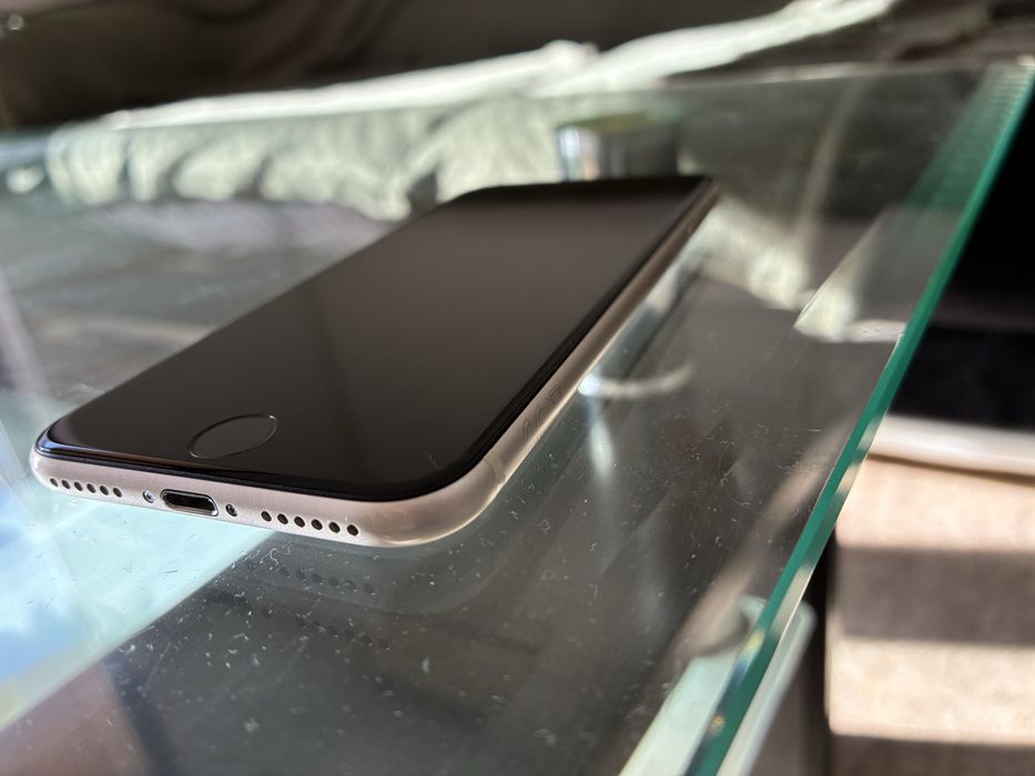Намален Iphone se 3 бял 64 gb 86% батерия