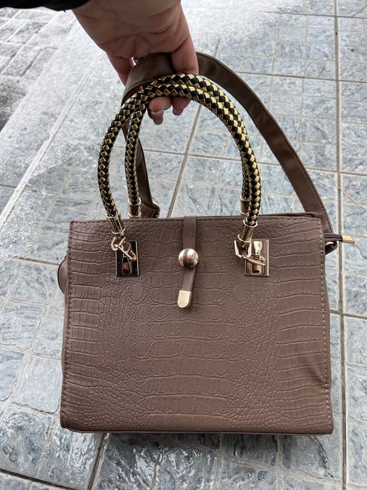 Geanta eleganta dama cu insertii aurii