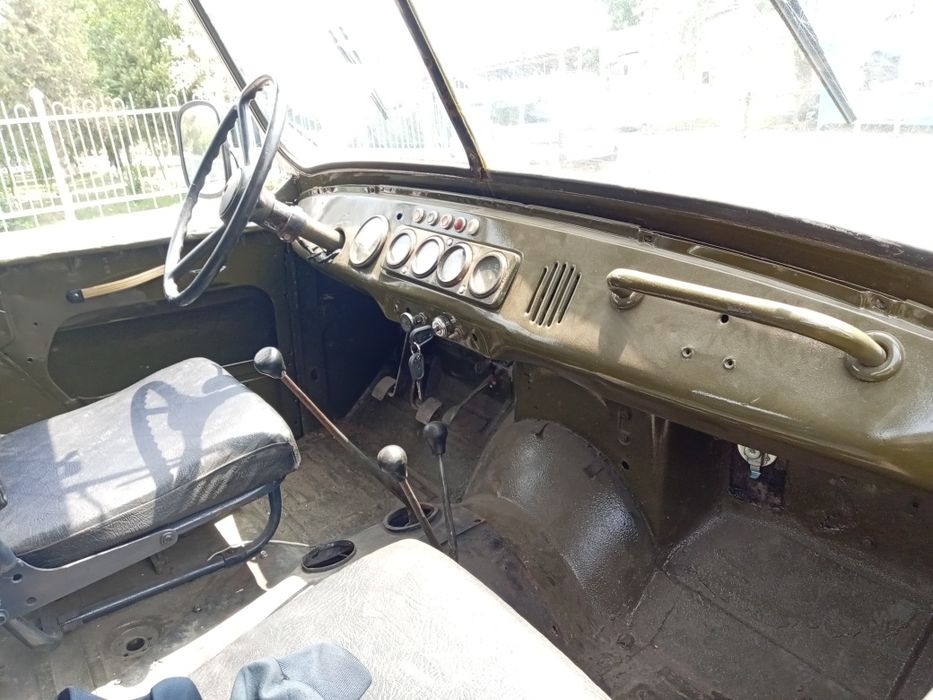 UAZ 469 sotiladi