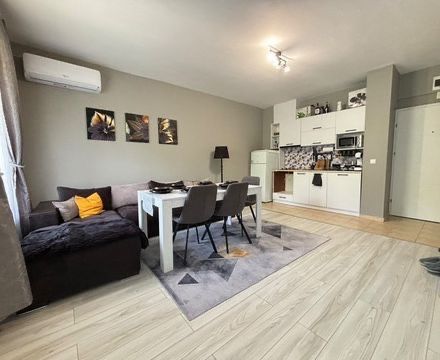 Продава се Двустаен апартамент в Шумен, Еверест - 68 кв.м за 1690 €/кв.м - Снимка #1