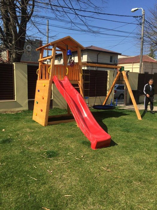 Vând locuri de joacă, tobogan, leagane