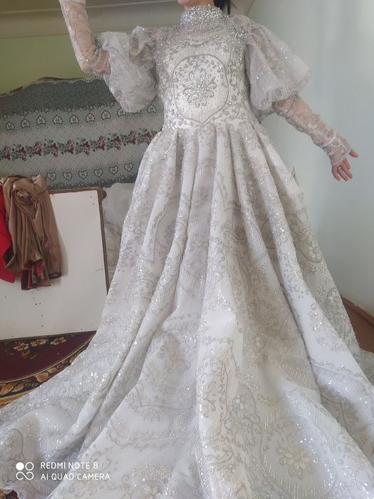 Oq koylaklar salon uchun