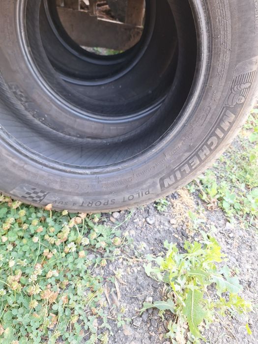 Гуми MISHELIN 225/65 R 17 
4- броя летни Rilot