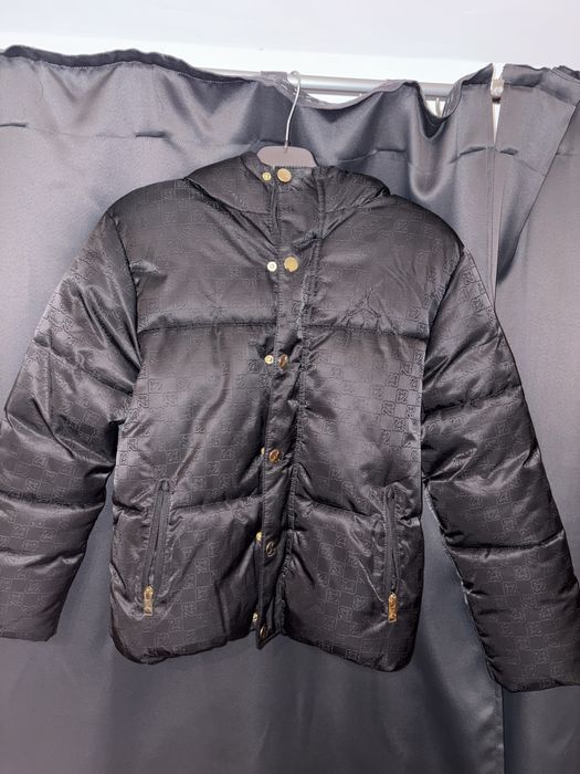 vând geaca jordan, pentru copii, unisex. M-132/147, in stare buna