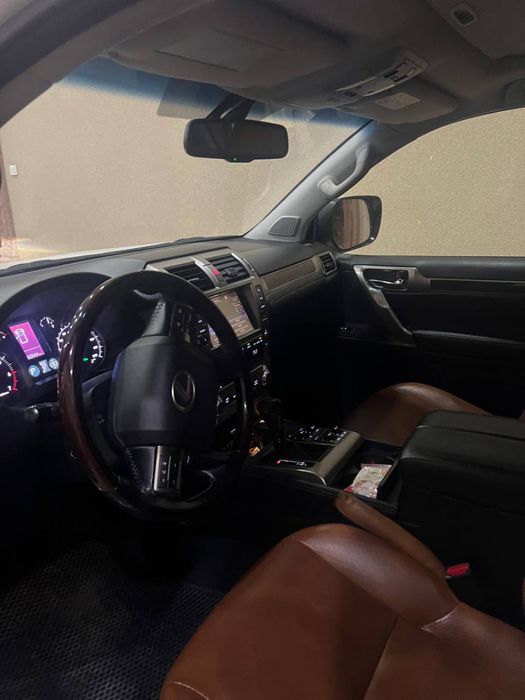 Lexus GX 460 oq ranga jigaren salon