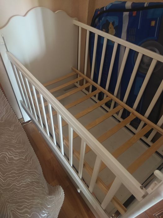 Манеж-кровать, поперечный маятниковый механизм для детей от 0 до 3