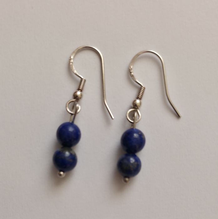 Cercei argint 925 cu pietre semiprețioase de lapis lazuli.