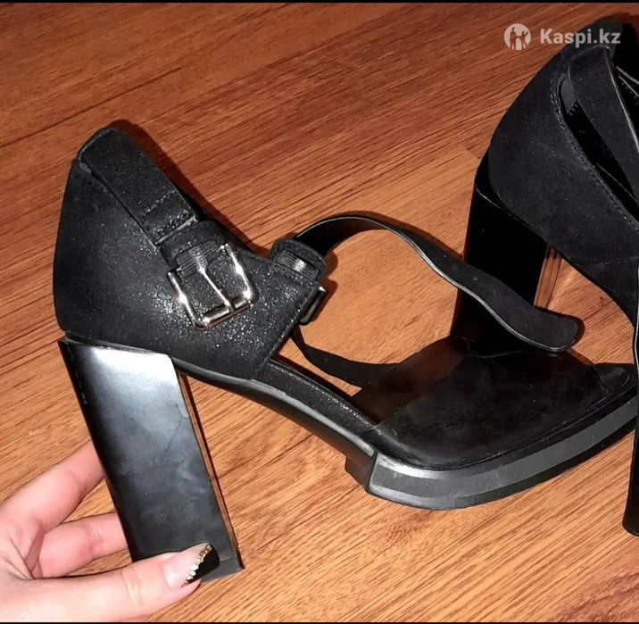 Продам Туфли (босоножки)