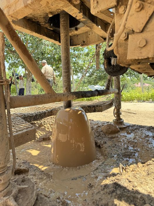 Suv chiqarib beramiz (  бурение скважин на воду)