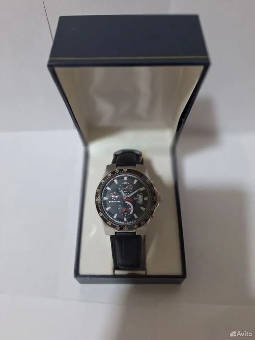 Наручные часы кварцевые