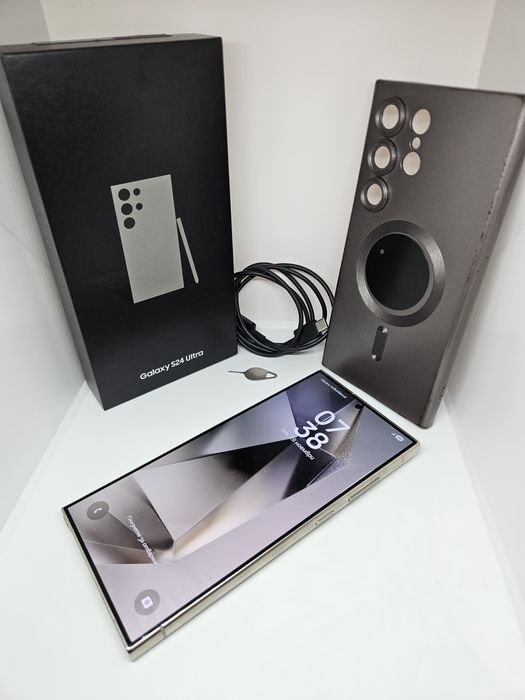 Samsung Galaxy S24 Ulrtra  256Gb/12Ram Titanium Gray