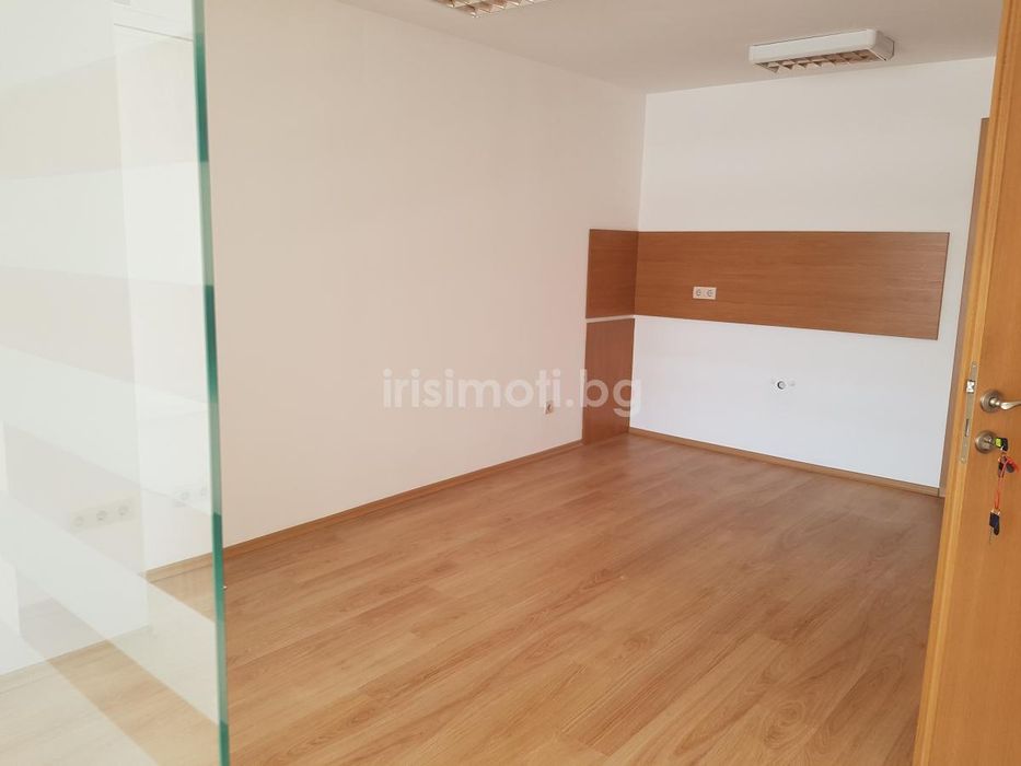 Дава се под наем Офис в София, Център - 62 кв.м за 372 € - Снимка #2