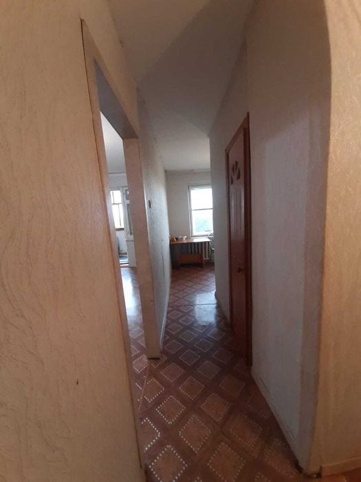 продам 1 комнатную петренко 11