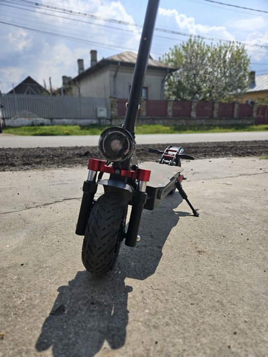 Vând trotineta electrica