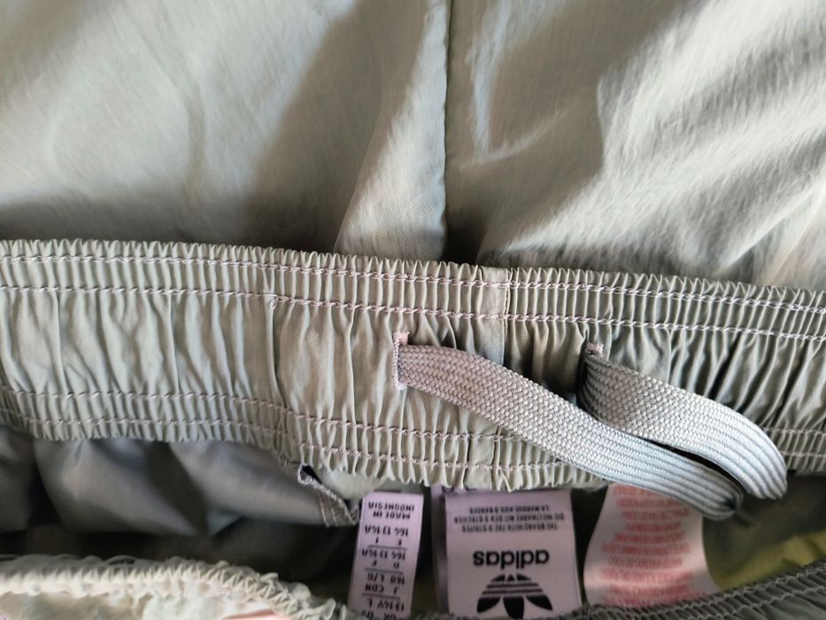 De vânzare compleu Adidas,mărime 10-12 ani,