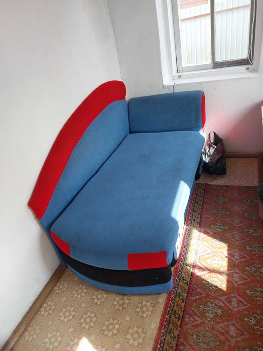 Отдам бесплатно мини-диван