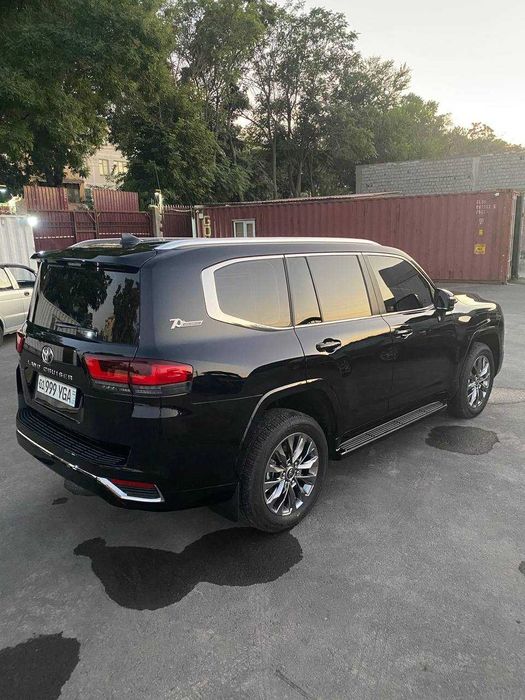 Продам TOYOTA LAND CRUISER 300 70 Anniversary 300ZI 2022г.