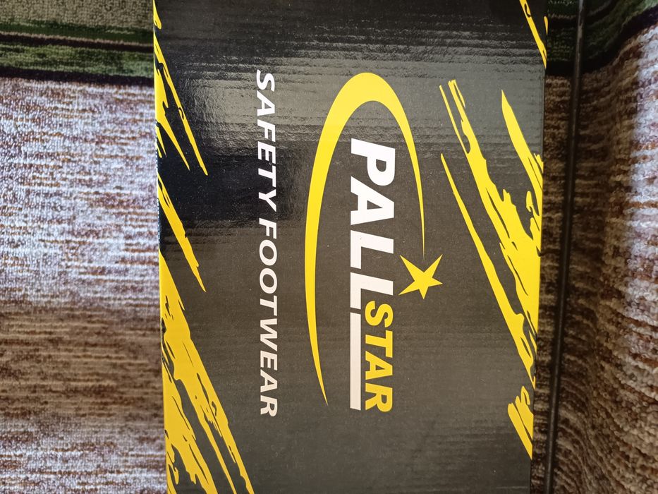 Продавам обувки работни