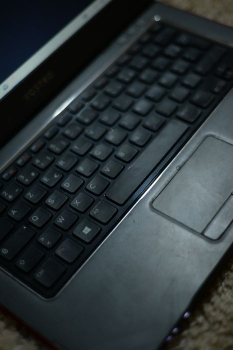 Laptop Dell Vostro 3360 pornește