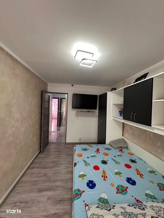 De vanzare apartament cu 3 camere si balcon, etajul 2, renovat, 70mp