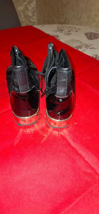 зимни дамски ботуши и боти