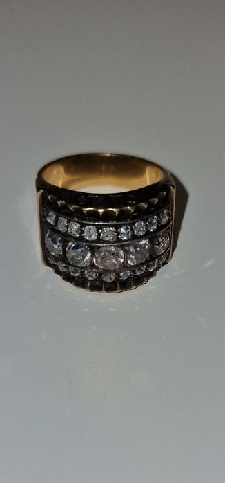 Vând inel din aur galben(18k) cu pietre din diamant