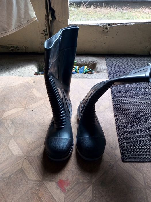 Сапоги резиновые,специальные.