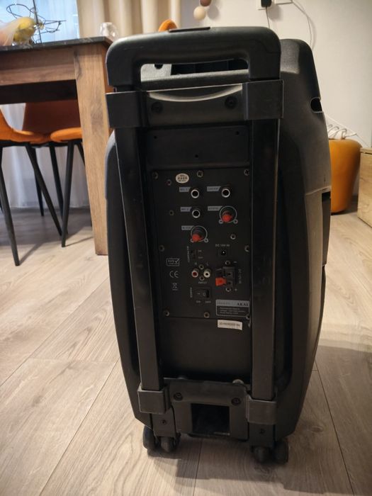 Vând boxa akai in stare buna