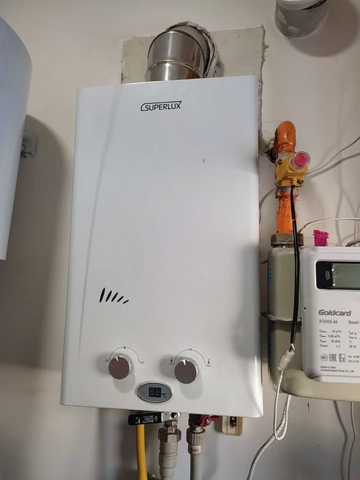 Водонагреватель газовый новый Ariston