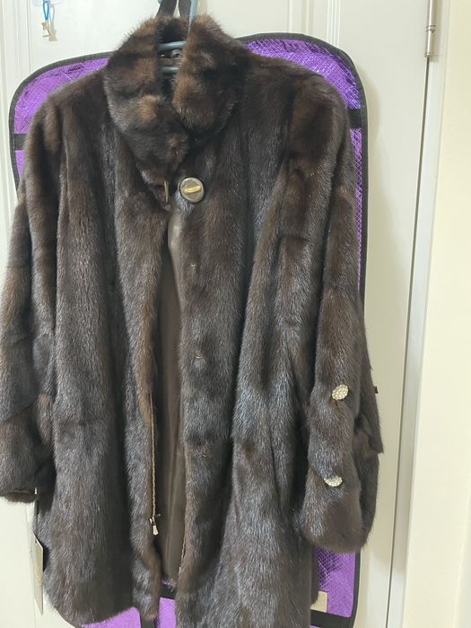 Новая норковая шуба продаётся