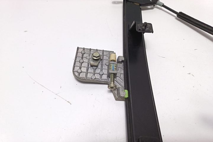 Macara stanga fata cu motoras Ford Street KA prima generatie