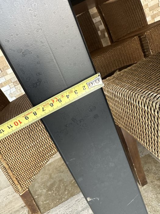 Vând masă 159/119 cm cu cadru metalic 8/2 cm grosime si scaune