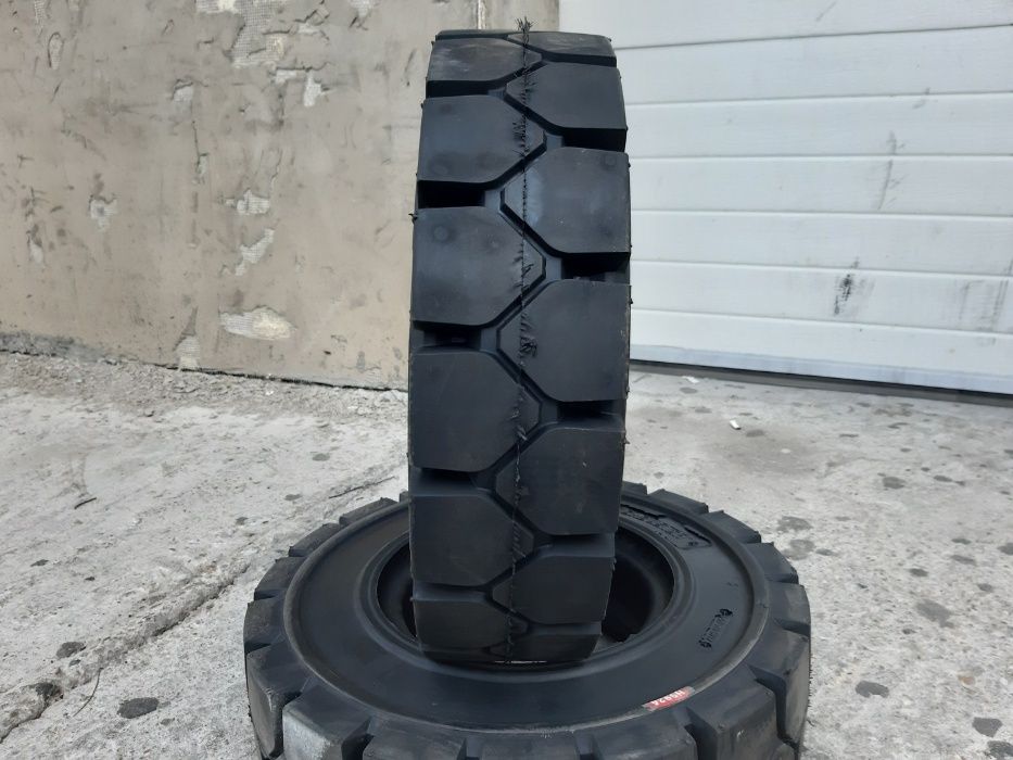 Anvelope noi industriale 5.00-8 SOLID cu livrare rapida cu garantie