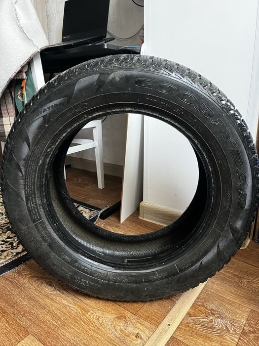 Продам 2 шины Goodyear