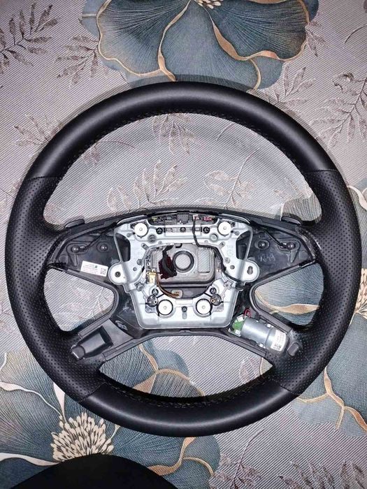 Волан за мерцедес W212 с пера