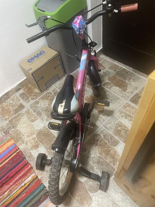 Bicicletă copii 14–16” pentru fete, cu roți ajutătoare – stare bună