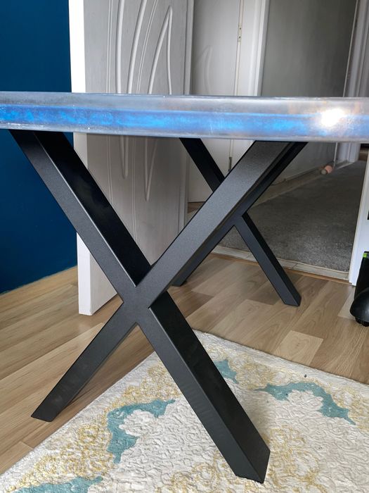 Холна маса от естественно орехово дърво