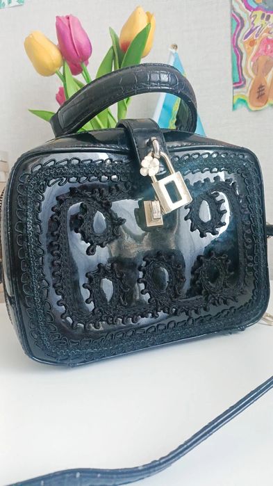 Сумочка лаковая кожа