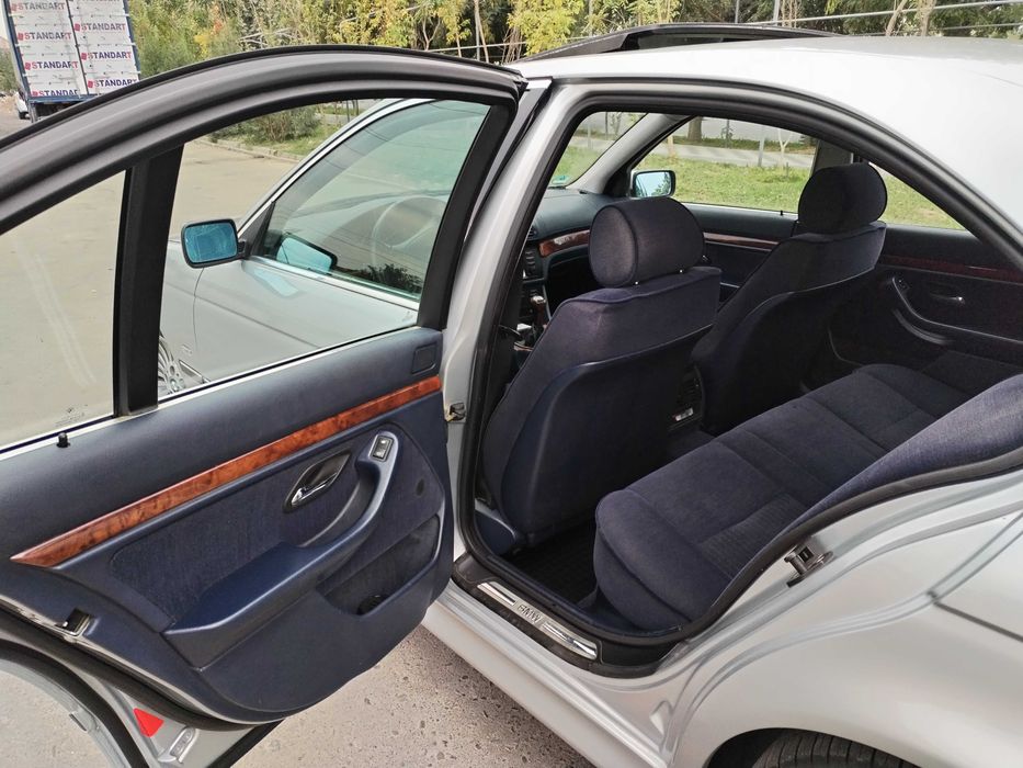 Продам BMW e39, 523i